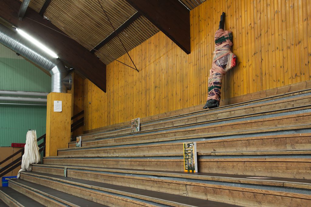 Oljemålningar och skulptur av Simon Gorm Andersen.